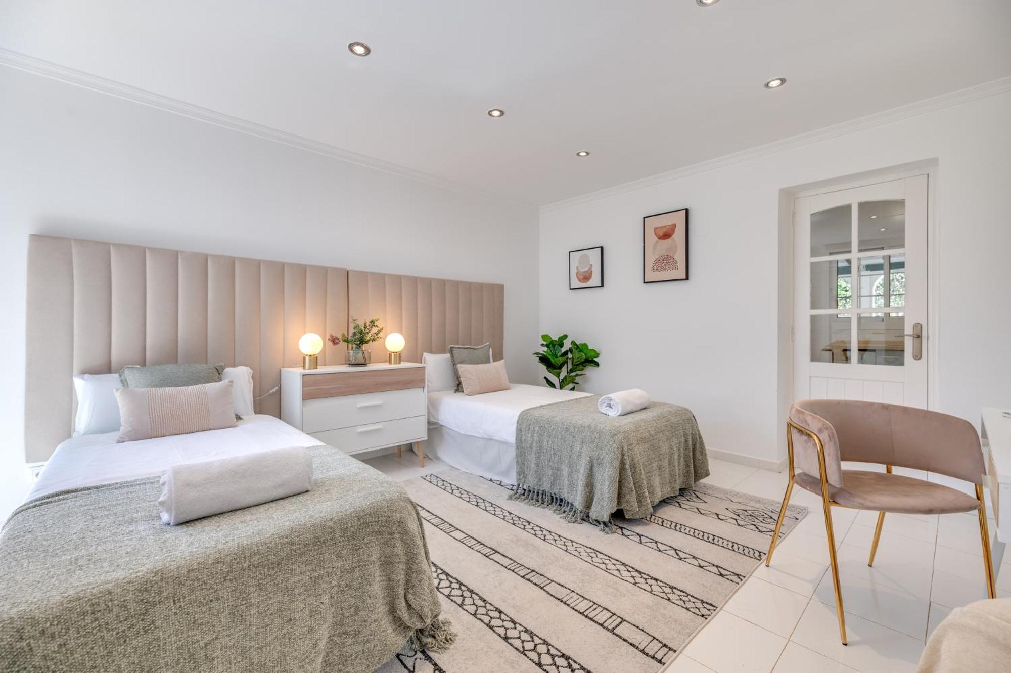 Vacation I Faldo, Golf Valley, Private Pool, 24h Security, 10 Min From The Marina * Marbella